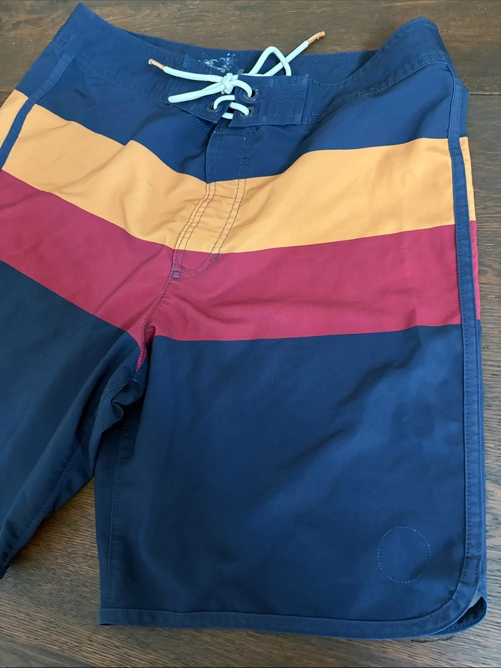 Hollister Navy Board Shorts with Mustard and Burgundy Stripes men’s size 32